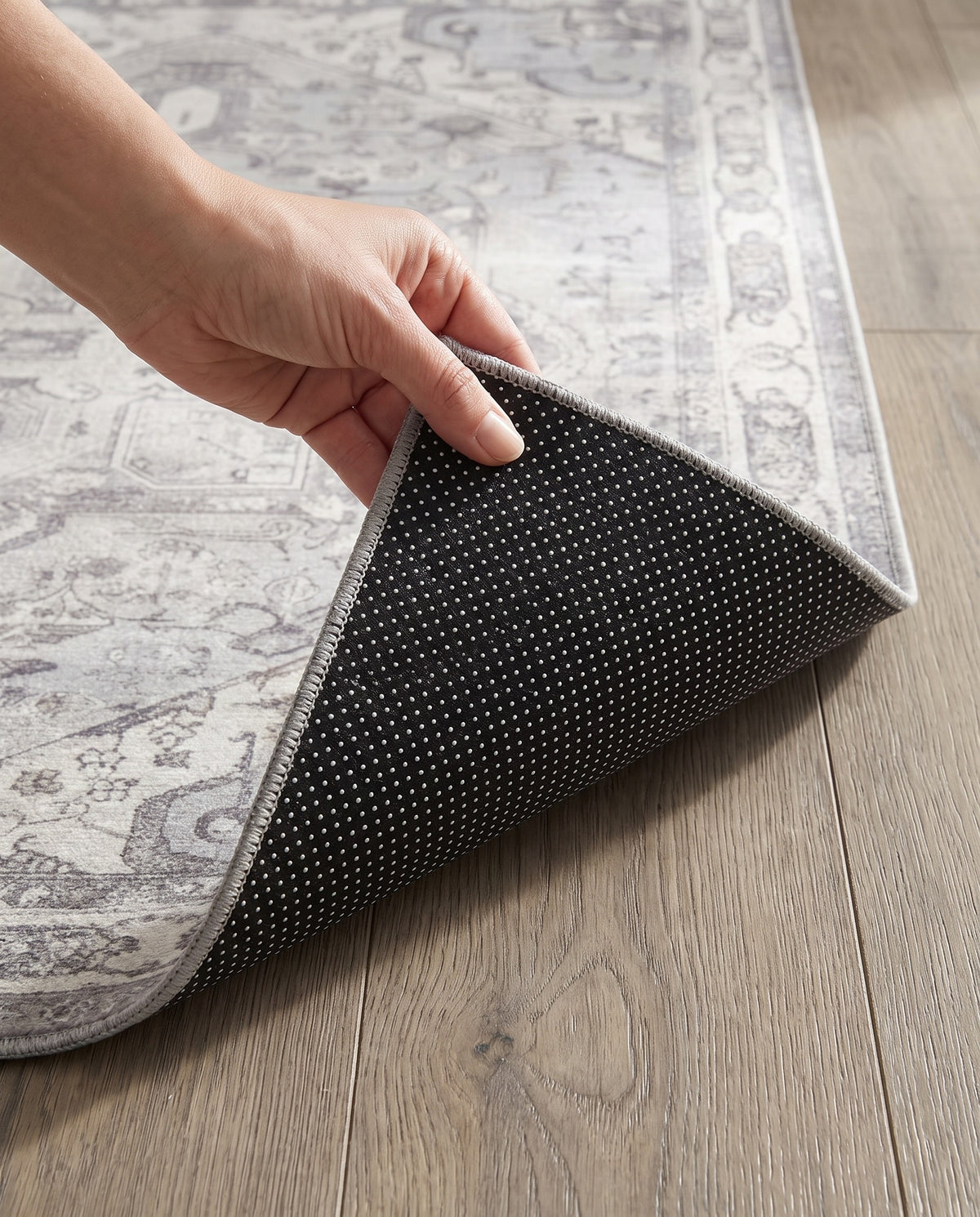 Dotted non-slip backing of the Morvarid rug