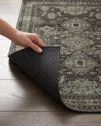 Dotted non-slip backing of the Shabnam rug